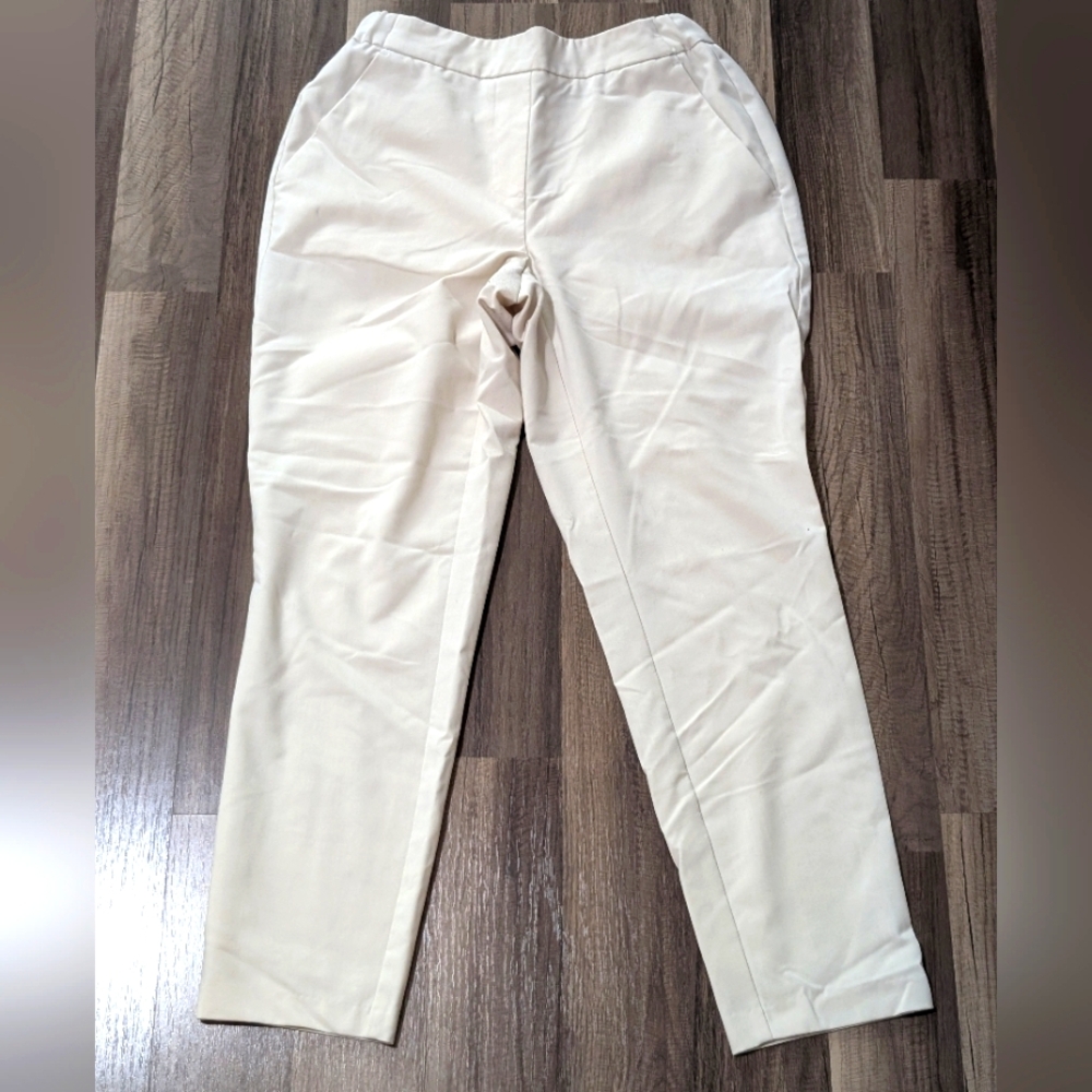 5/$20 Nine West Cream Capri Pants